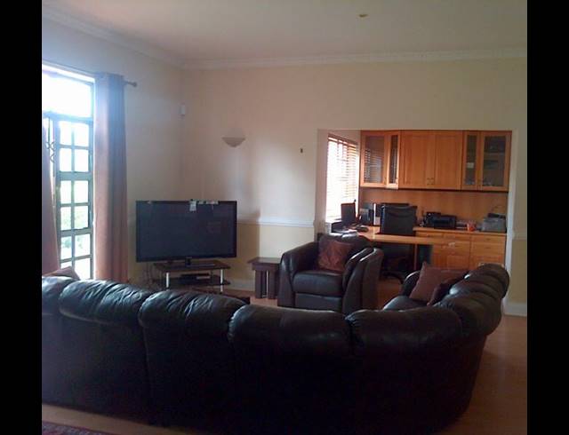 4 BEDROOM HOUSE RENTED IN SUMMERSTRAND